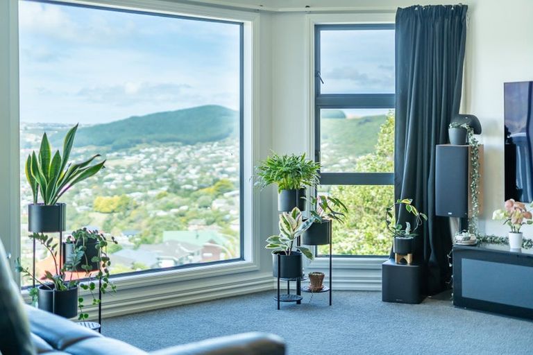 Photo of property in 11 Chastudon Place, Tawa, Wellington, 5028