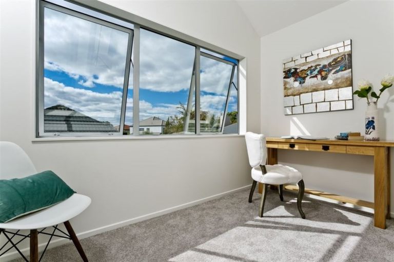 Photo of property in 356b East Coast Road, Sunnynook, Auckland, 0630