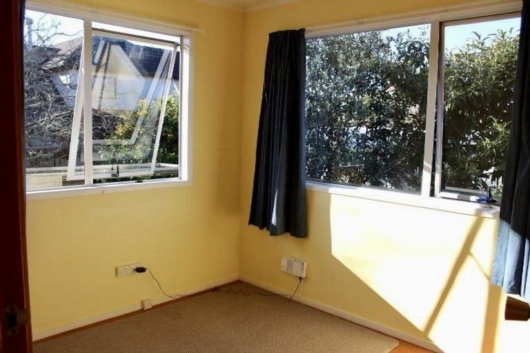 Photo of property in 21 Lisa Rise, Half Moon Bay, Auckland, 2012