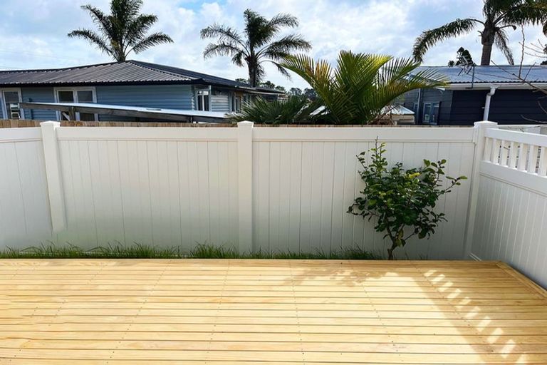 Photo of property in 15c Renata Crescent, Te Atatu Peninsula, Auckland, 0610