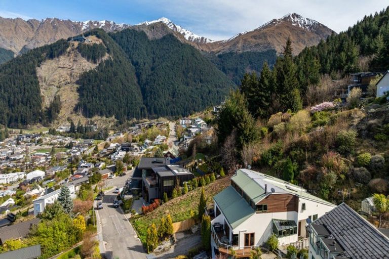 Photo of property in 8 Manchester Place, Queenstown, 9300