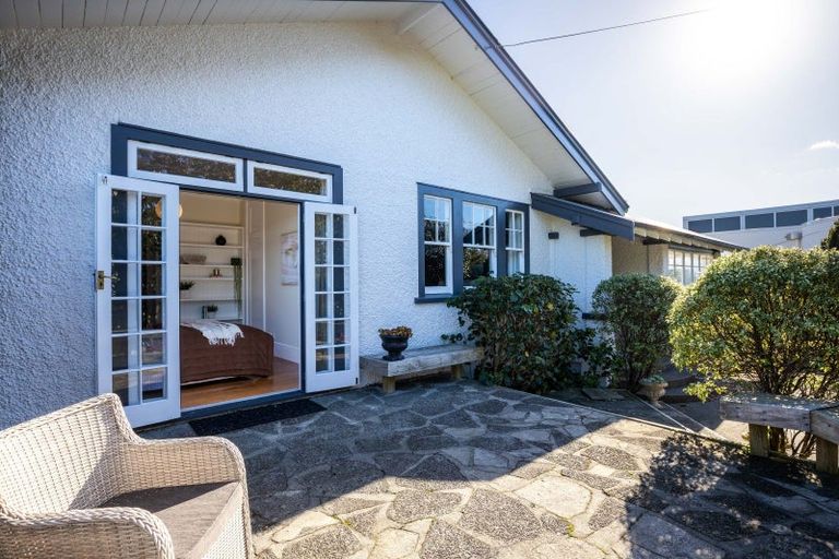 Photo of property in 22 Ridge Lane, New Plymouth, 4310