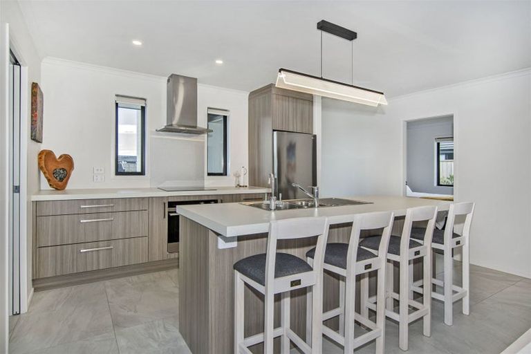 Photo of property in 30 Kitemaunga Avenue, One Tree Point, 0118