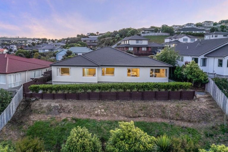 Photo of property in 47 Te Puia Drive, Aotea, Porirua, 5024