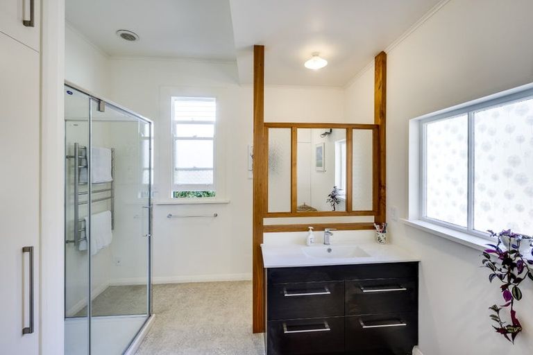 Photo of property in 19 Cameron Road, Bluff Hill, Napier, 4110