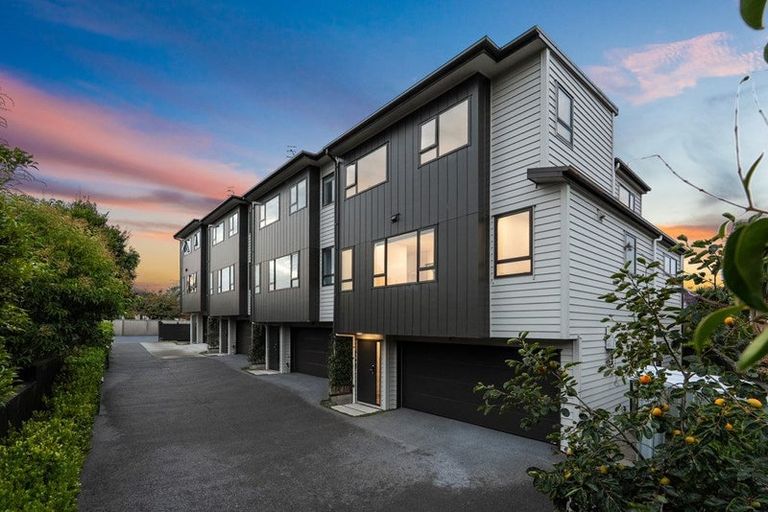 Photo of property in 4d Fowler Street, Northcote, Auckland, 0627