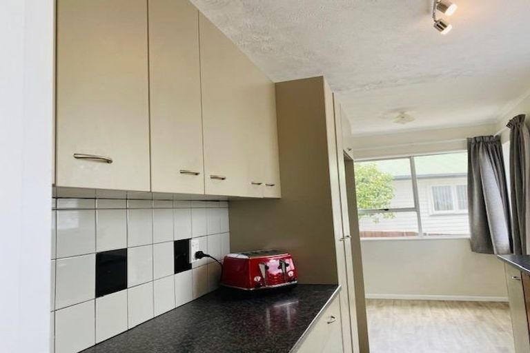 Photo of property in 21 Kemble Close, Mangere, Auckland, 2022