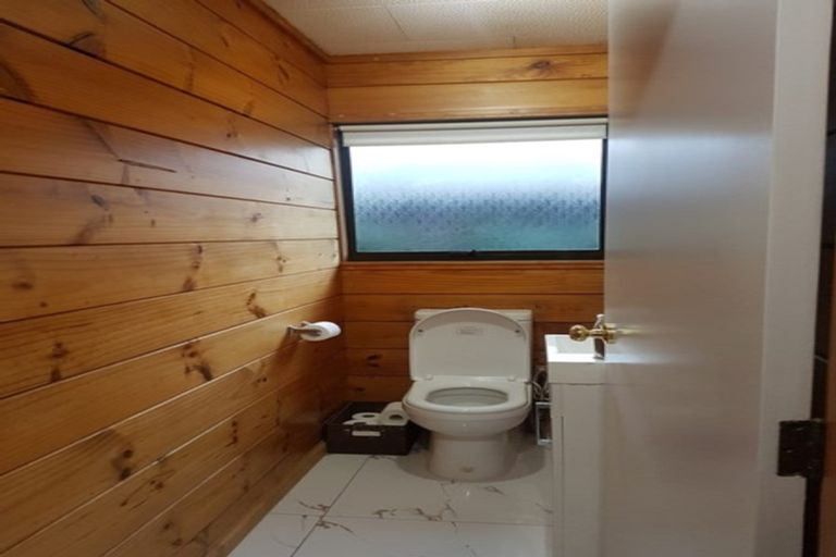 Photo of property in 6 Gardone Terrace, Conifer Grove, Takanini, 2112