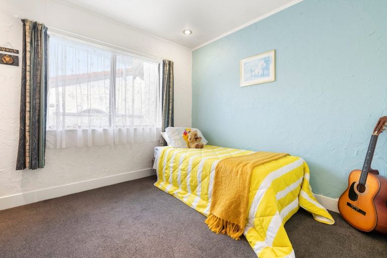 Photo of property in 17a Balgowan Terrace, Conifer Grove, Takanini, 2112