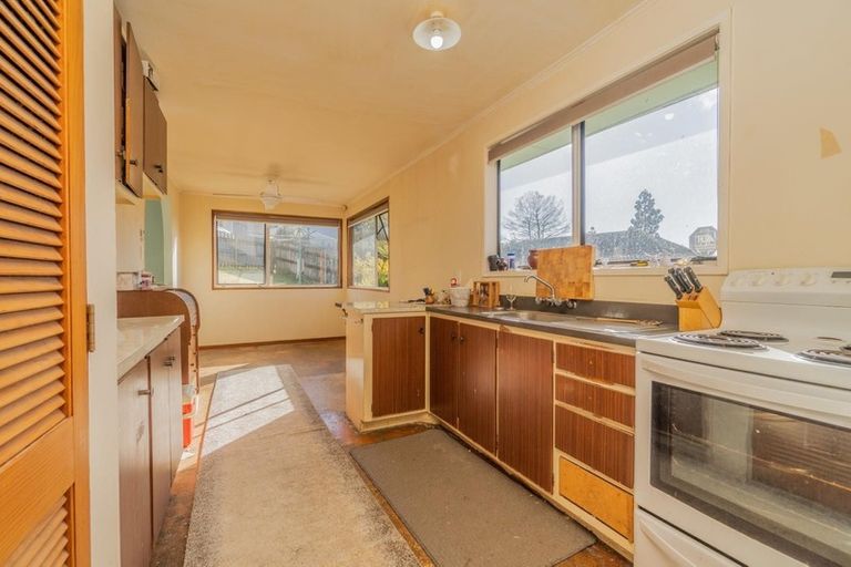 Photo of property in 46 Chislehurst Street, Henderson, Auckland, 0612