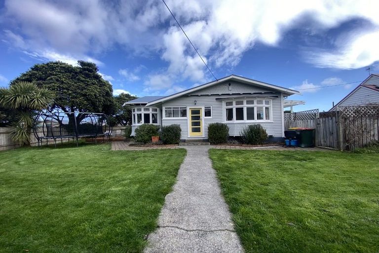 Photo of property in 8 Guthrie Street, Waterloo, Lower Hutt, 5011