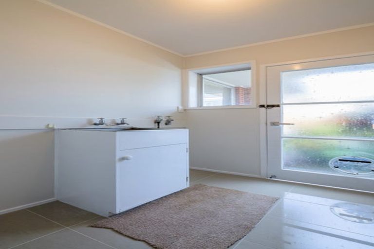Photo of property in 1/251 Forrest Hill Road, Forrest Hill, Auckland, 0620