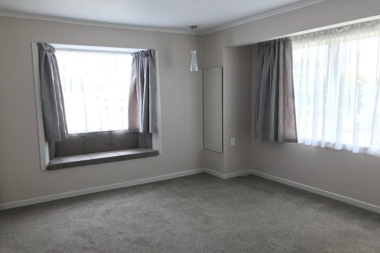 Photo of property in 52 Tramway Road, Beach Haven, Auckland, 0626