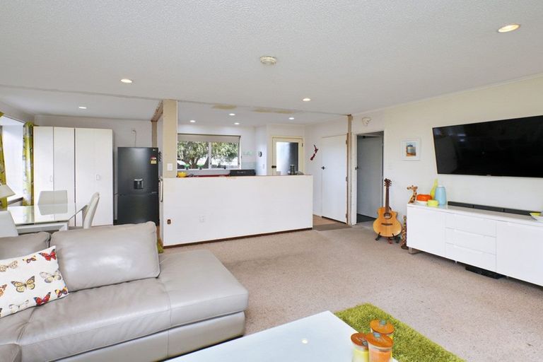 Photo of property in 6 Betula Place, Parklands, Christchurch, 8083