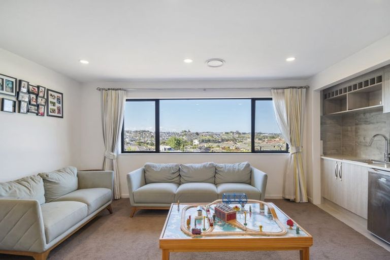 Photo of property in 4a Hilton Close, Fairview Heights, Auckland, 0632