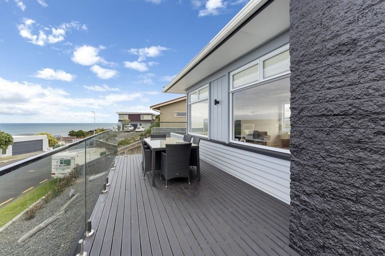 Photo of property in 2 Kapiti Terrace, Castlecliff, Whanganui, 4501