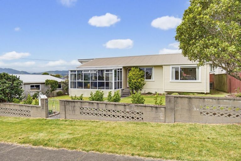 Photo of property in 22 Gray Avenue, Paraparaumu Beach, Paraparaumu, 5032
