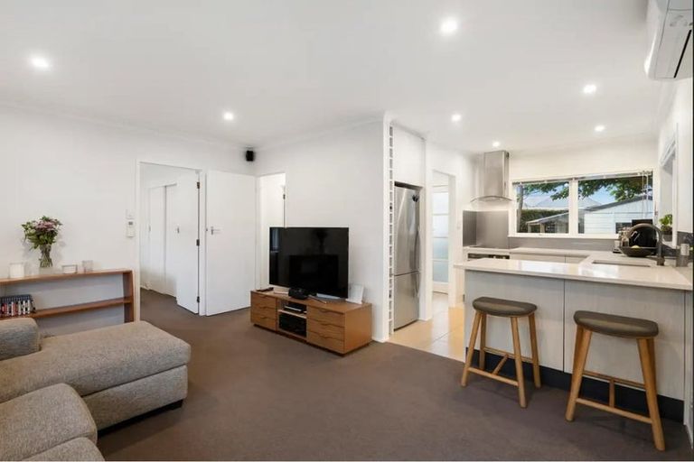 Photo of property in 2/10 Princes Street, Northcote Point, Auckland, 0627