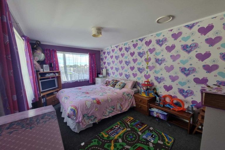 Photo of property in 473 Tararua Road, Levin, 5571