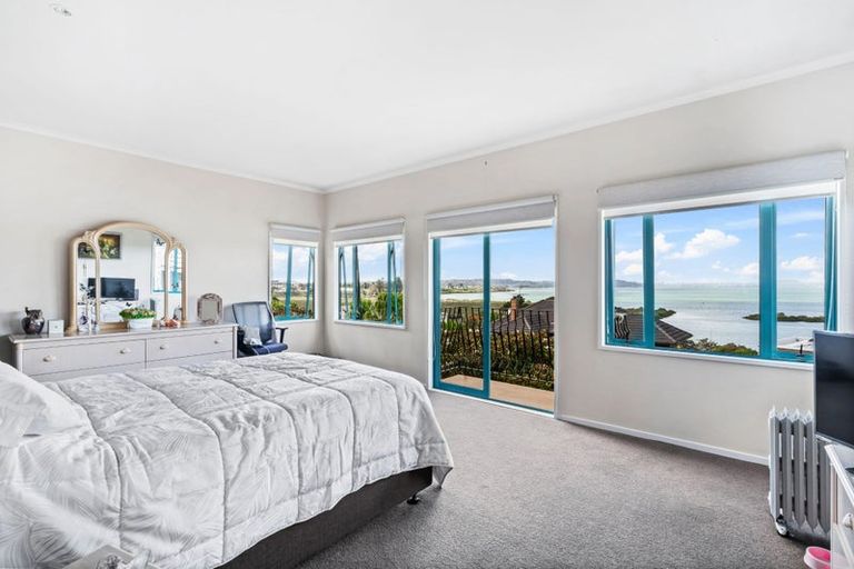 Photo of property in 22 Marguerita Place, West Harbour, Auckland, 0618