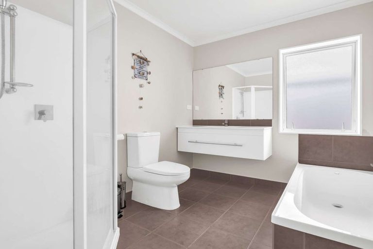 Photo of property in 32 Keepers Drive, Gulf Harbour, Whangaparaoa, 0930