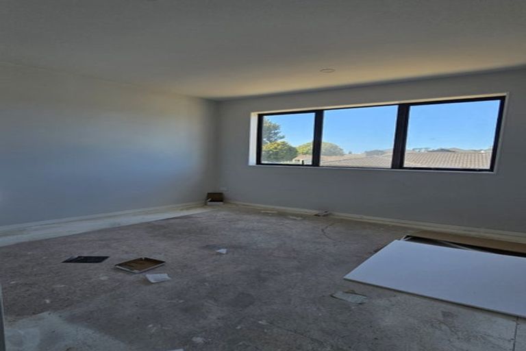 Photo of property in 52c Hutchinsons Road, Bucklands Beach, Auckland, 2014
