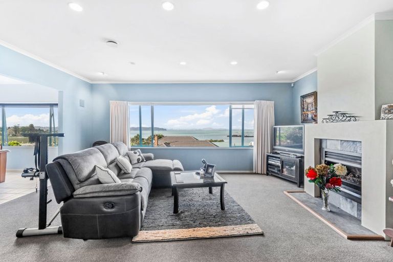 Photo of property in 22 Marguerita Place, West Harbour, Auckland, 0618