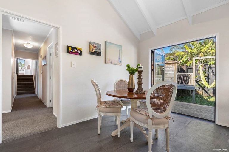 Photo of property in 6 Standish Place, Bayview, Auckland, 0629