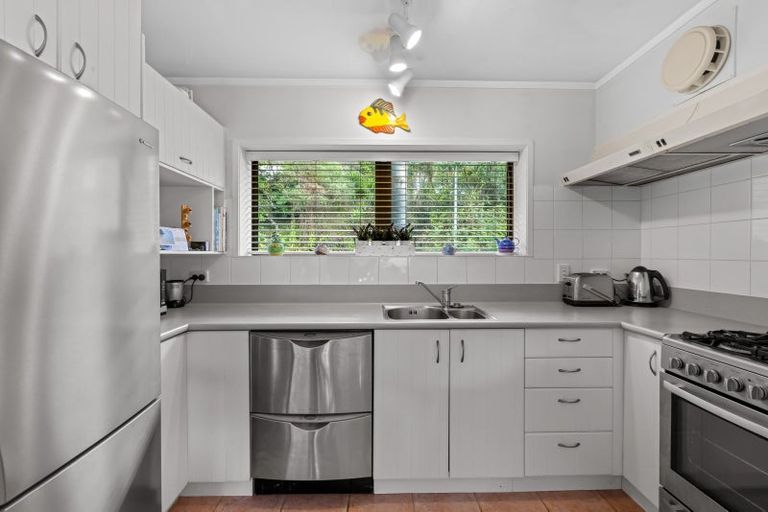 Photo of property in 6 Waiwera Road, Waiwera, Orewa, 0994