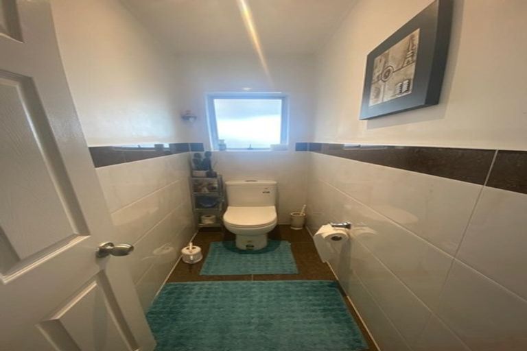 Photo of property in 121 Everglade Drive, Totara Heights, Auckland, 2105