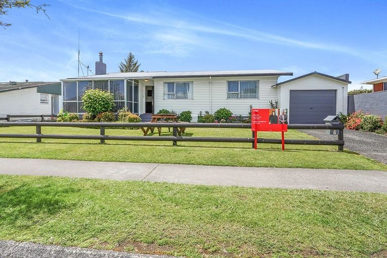 Photo of property in 4 Totara Drive, St Andrews, Hamilton, 3200