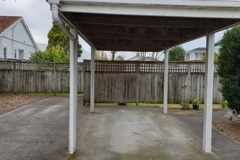 Photo of property in 1/8 Northcote Road, Takapuna, Auckland, 0622