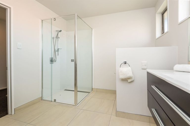 Photo of property in 32 Ambleside Drive, Burnside, Christchurch, 8053