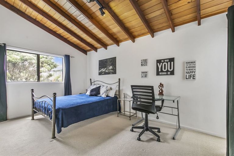 Photo of property in 1/22 Bronzewing Terrace, Unsworth Heights, Auckland, 0632