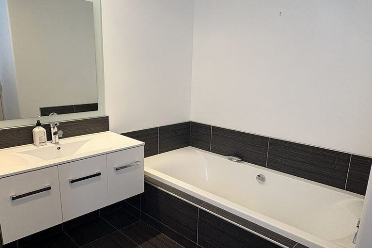 Photo of property in 104a Strickland Street, Sydenham, Christchurch, 8023