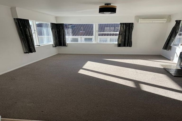 Photo of property in 72 Kenmore Street, Newlands, Wellington, 6037