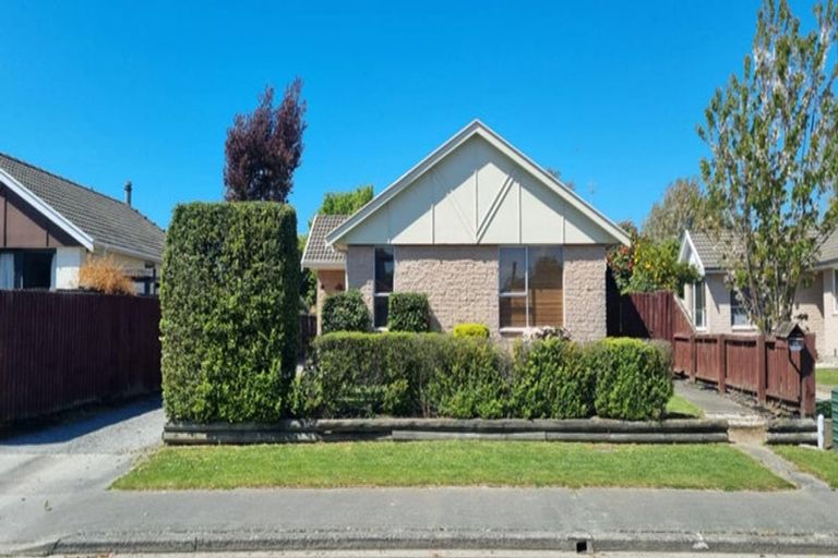 Photo of property in 64 Oakley Crescent, Hornby, Christchurch, 8042