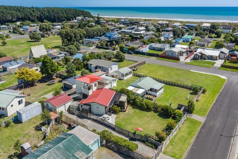 Photo of property in 5 Takitimu Street, Waitarere Beach, Levin, 5510