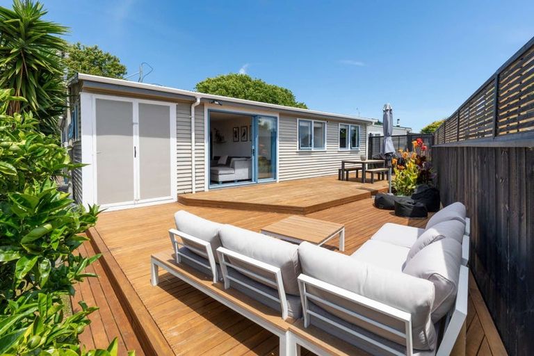 Photo of property in 25 Woodleigh Street, Frankleigh Park, New Plymouth, 4310