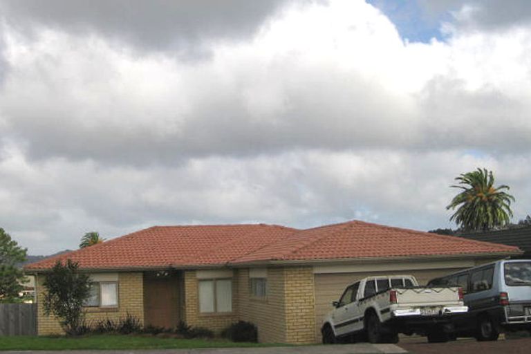 Photo of property in 4 San Bernadino Drive, Henderson, Auckland, 0612