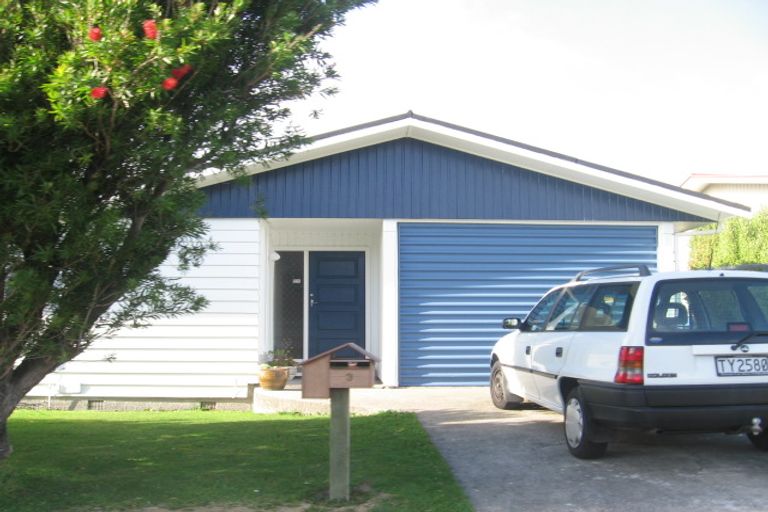 Photo of property in 3 Annan Grove, Papakowhai, Porirua, 5024