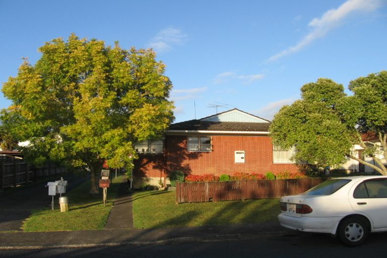 Photo of property in 2/14 Mannering Place, Hillcrest, Auckland, 0627