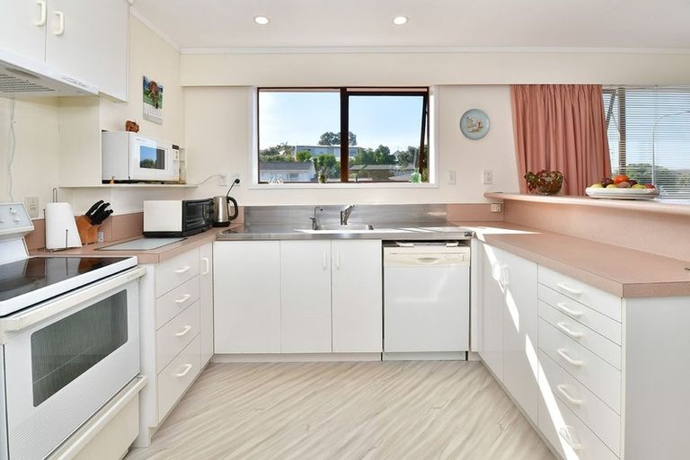 Photo of property in 1/9 Red Beach Road, Red Beach, 0932