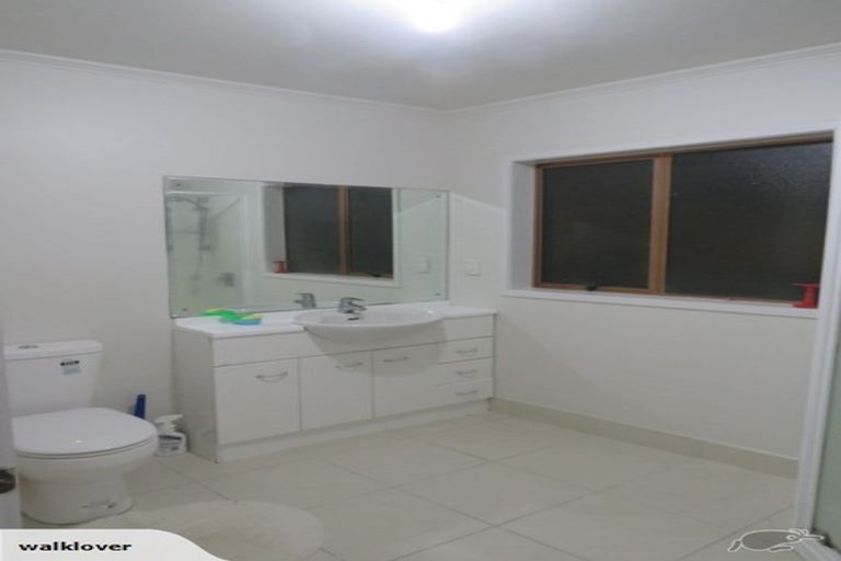 Photo of property in 93 Chelsea View Drive, Chatswood, Auckland, 0626