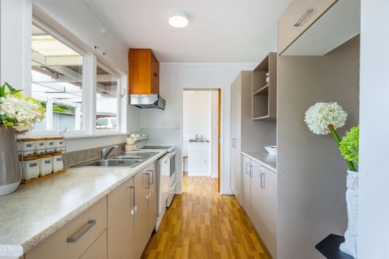 Photo of property in 15 Camrose Place, Glenfield, Auckland, 0629