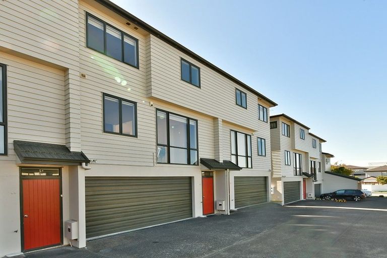 Photo of property in 41/22 Northcross Drive, Oteha, Auckland, 0632