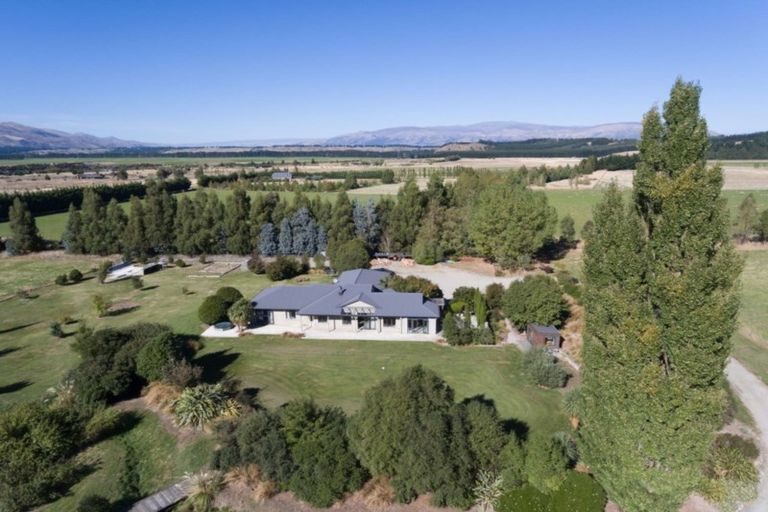 Photo of property in 1044 Lake Hawea-albert, Albert Town, Wanaka, 9382