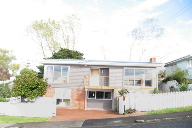 Photo of property in 25 Colmar Road, Mellons Bay, Auckland, 2014