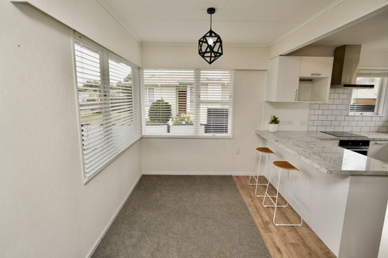 Photo of property in 6 Sutherland Crescent, Westbrook, Palmerston North, 4412