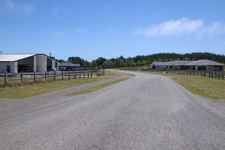 Photo of property in 15 Roma Way, Waitarere, 5510